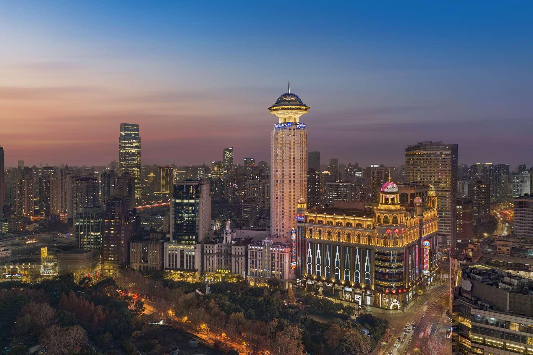 Radisson Blu Hotel Shanghai New World Exterior photo The hotel at night