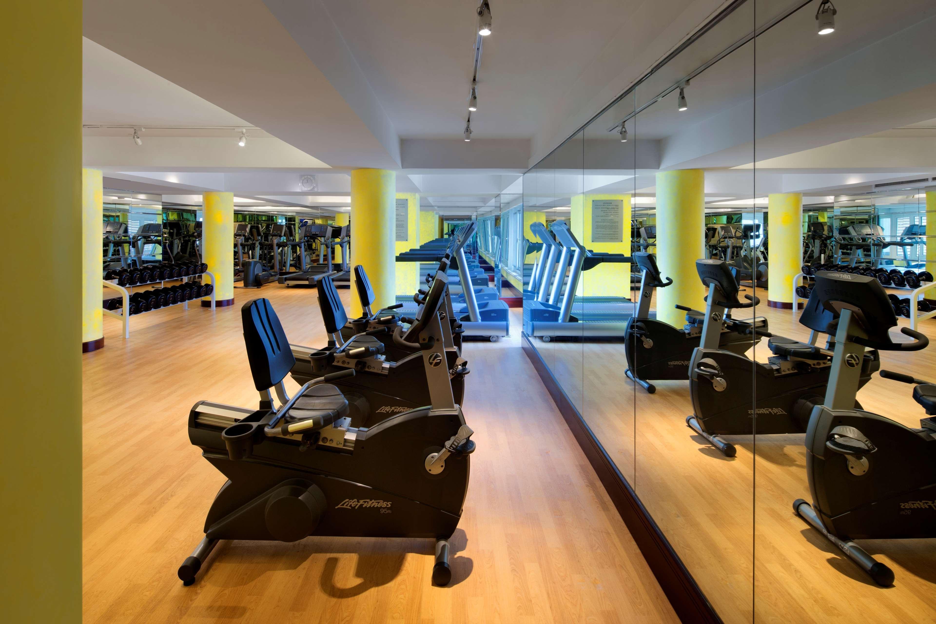 Radisson Blu Hotel Shanghai New World Exterior photo The gym at the InterContinental