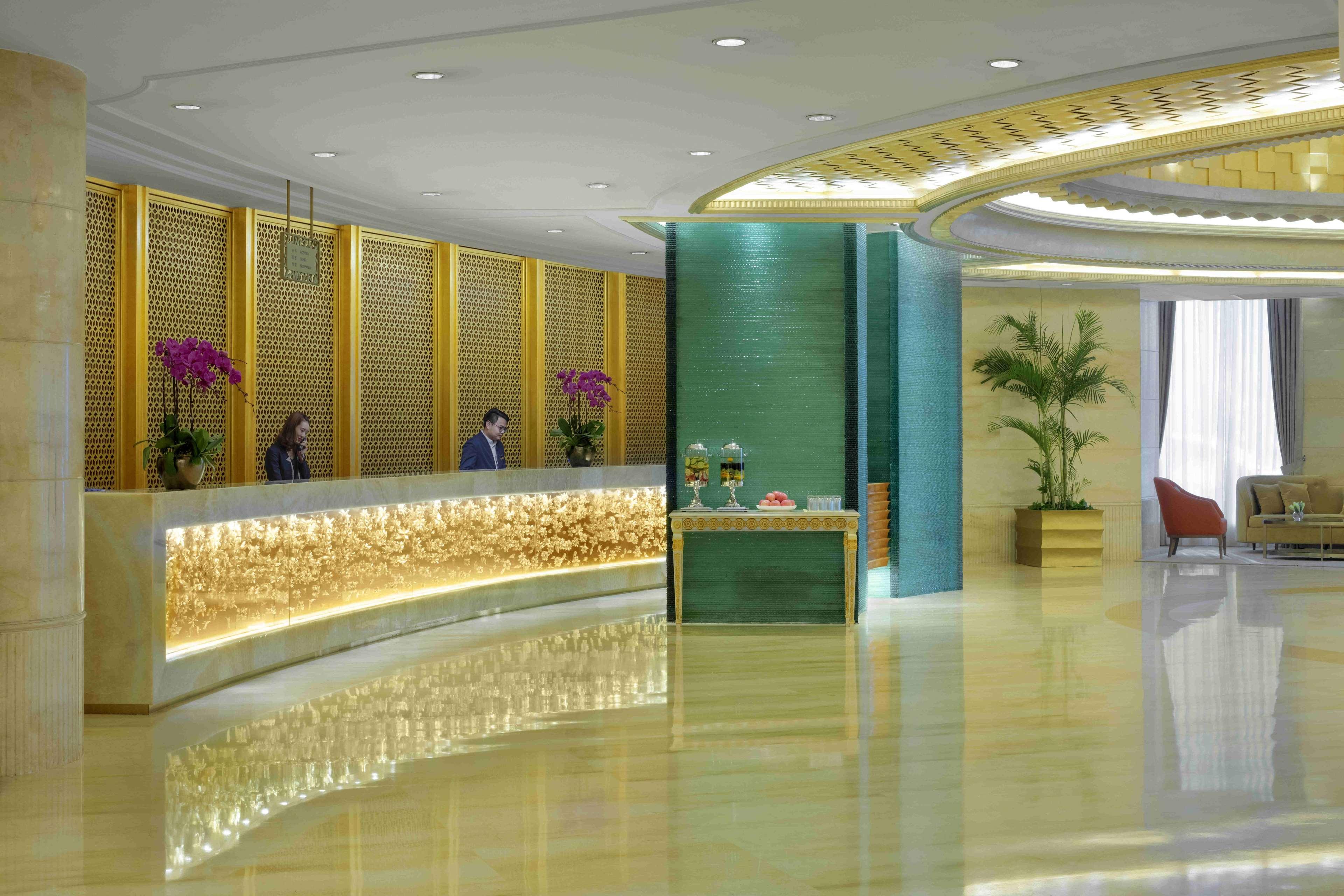 Radisson Blu Hotel Shanghai New World Exterior photo Lobby